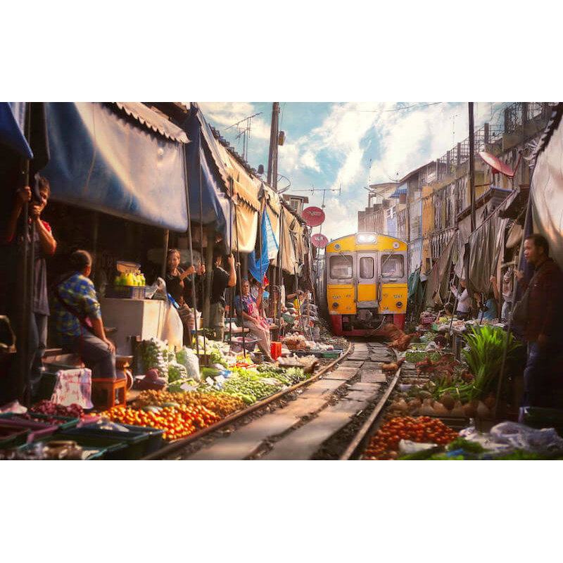 maeklong-railway-market